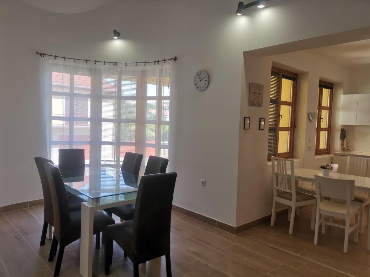 Hella Vendeghaz Hotel Егер Екстериор снимка