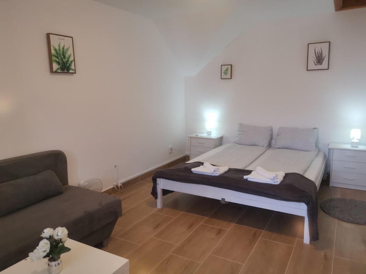 Hella Vendeghaz Hotel Егер Екстериор снимка