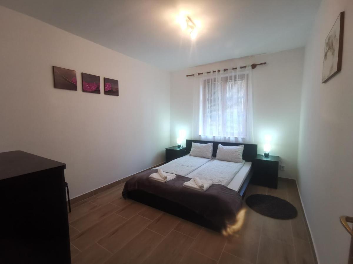 Hella Vendeghaz Hotel Егер Екстериор снимка