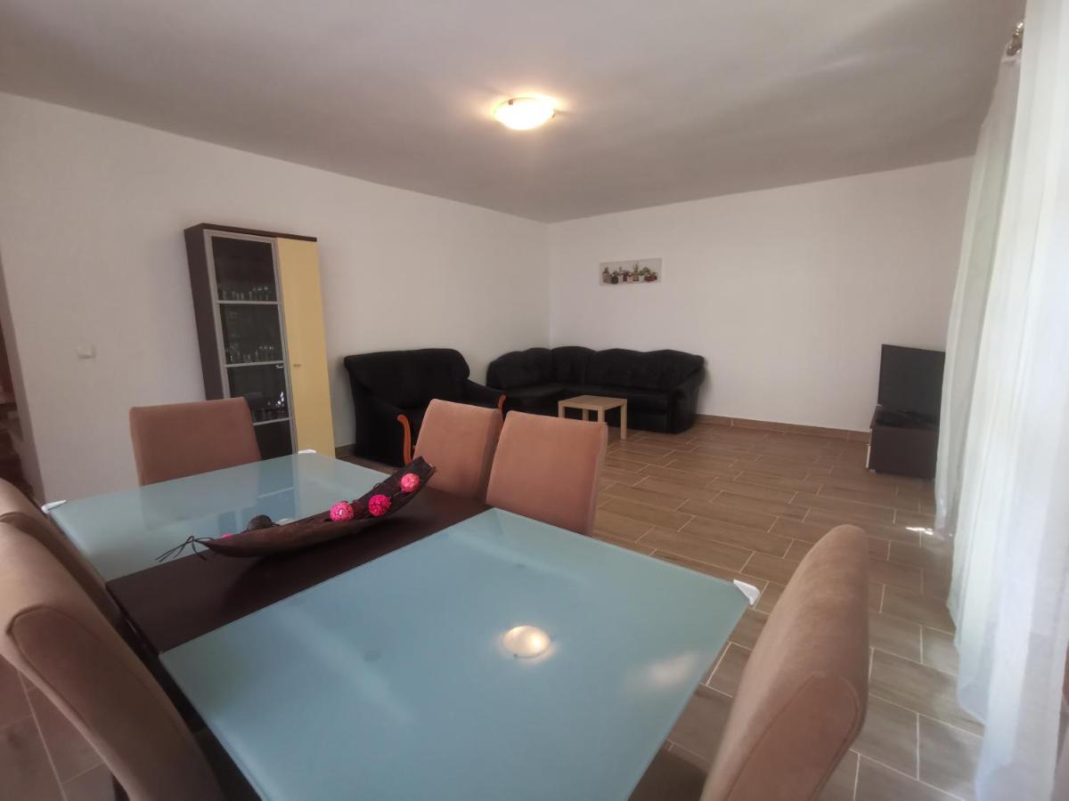 Hella Vendeghaz Hotel Егер Екстериор снимка