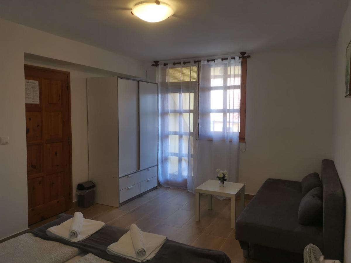 Hella Vendeghaz Hotel Егер Екстериор снимка