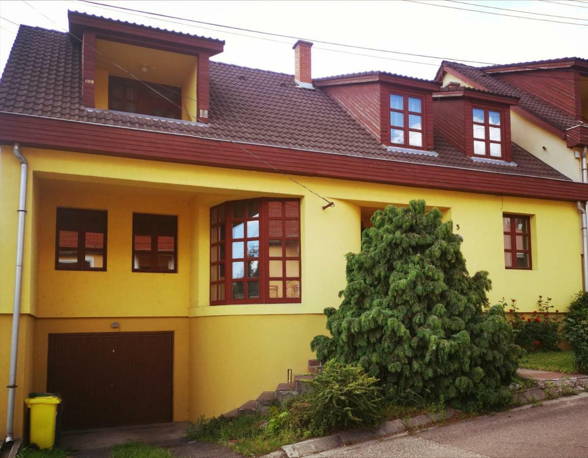 Hella Vendeghaz Hotel Егер Екстериор снимка