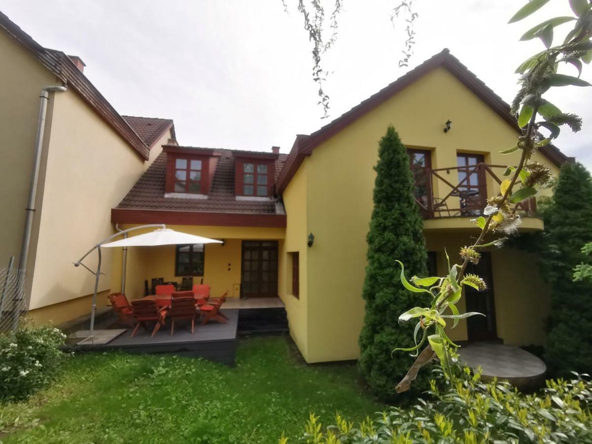 Hella Vendeghaz Hotel Егер Екстериор снимка